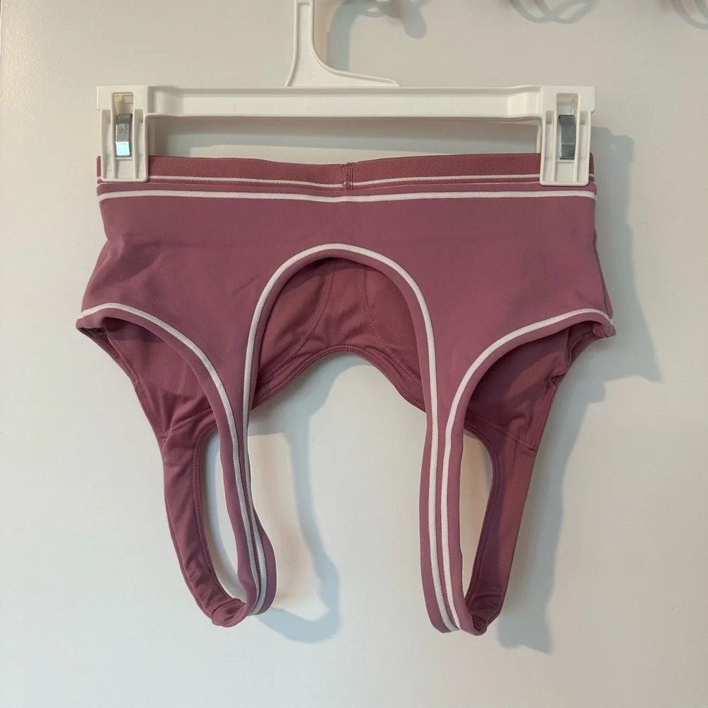 NWOT Alo Yoga Airbrush Heart Throb Bra in Pink Wild Rose/White XS - Picture 7 of 12